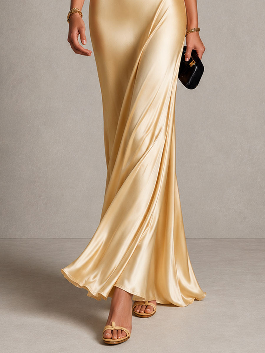 Vestido de gala retro elegante en satén color champán con escote halter