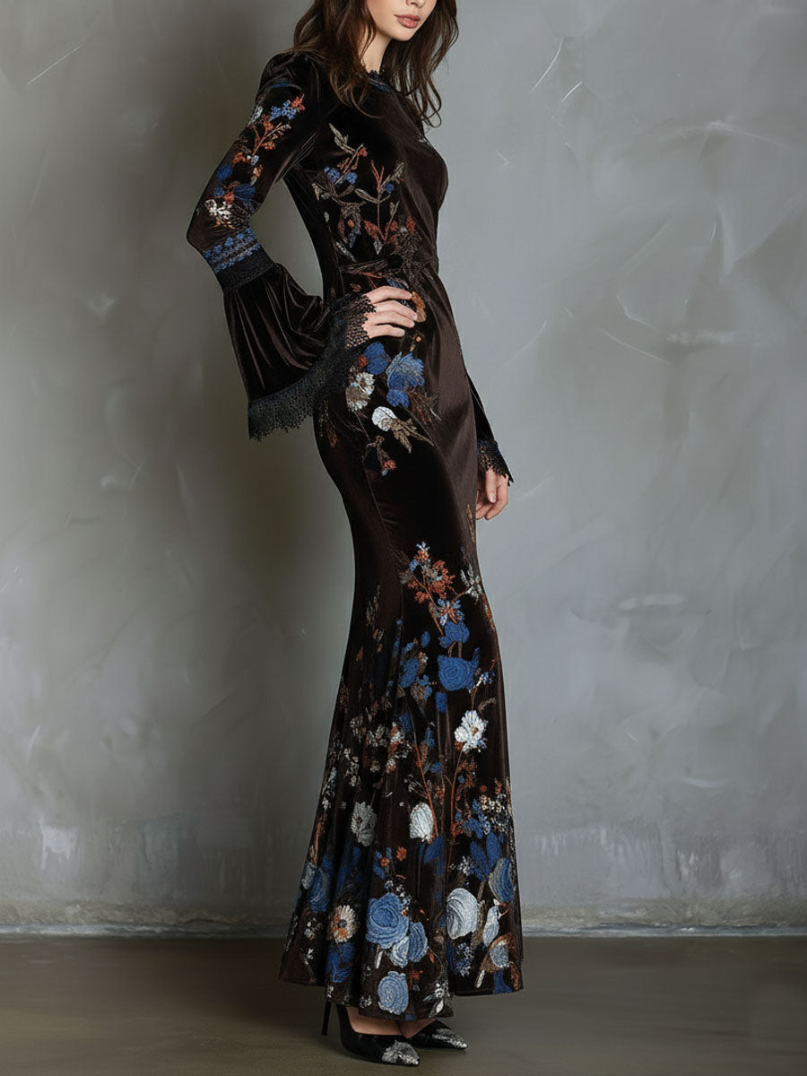 Vestido de gala de terciopelo azul medianoche con estampado floral y ribete de encaje