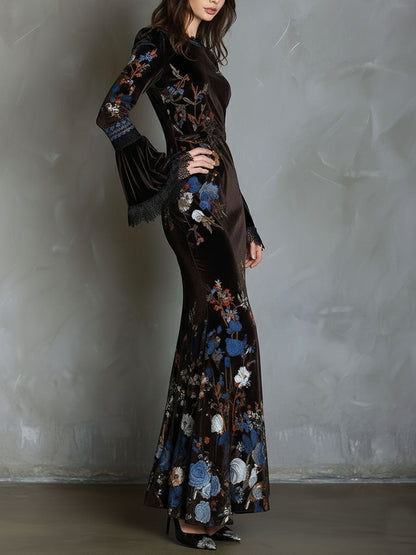Vestido de gala de terciopelo azul medianoche con estampado floral y ribete de encaje