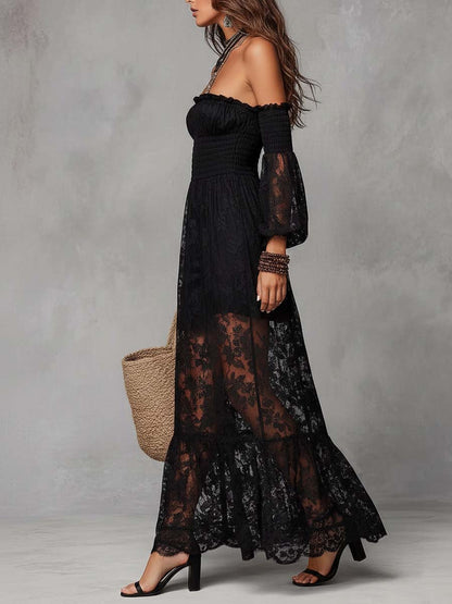 Vestido maxi negro de encaje con fruncido y hombros al descubierto