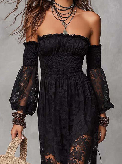 Vestido maxi negro de encaje con fruncido y hombros al descubierto